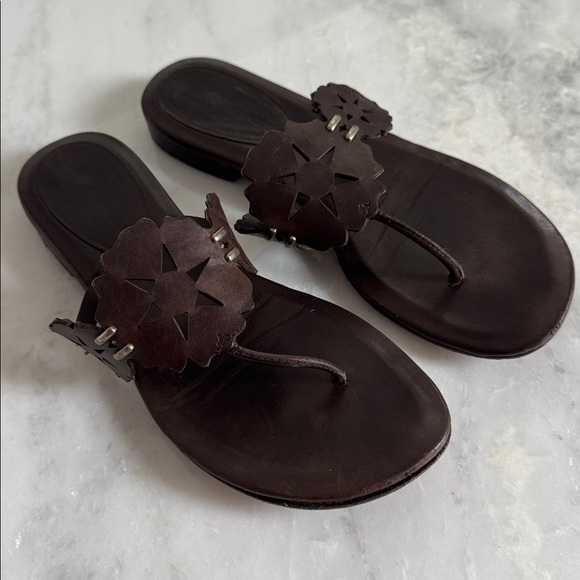 Vera Wang Lavender Label Full Leather Dark Brown Floral Design Sandals - Picture 2 of 7